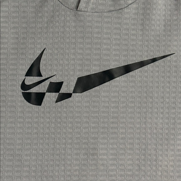 Nike Boy Graphic Hooded Long Sleeve Training Top Size M - Picture 2 of 3